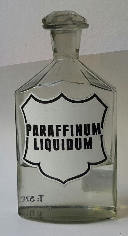 paraffinum liquidum.jpg